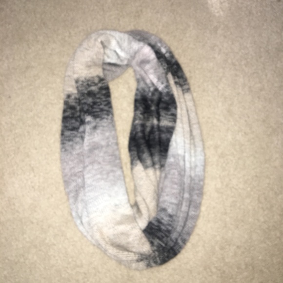 Infinity scarfs multiple - Picture 3 of 4